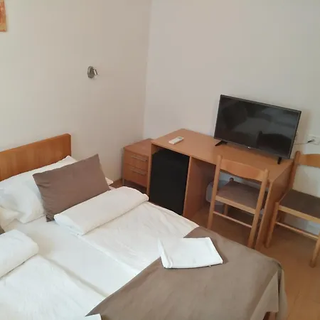 Garni Keltika فندق إيزولا