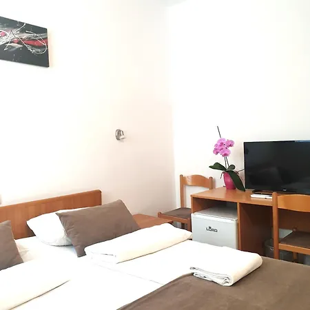 Garni Keltika 3* イゾラ